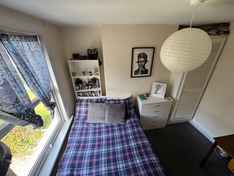Room Dafforne Road in Greater London