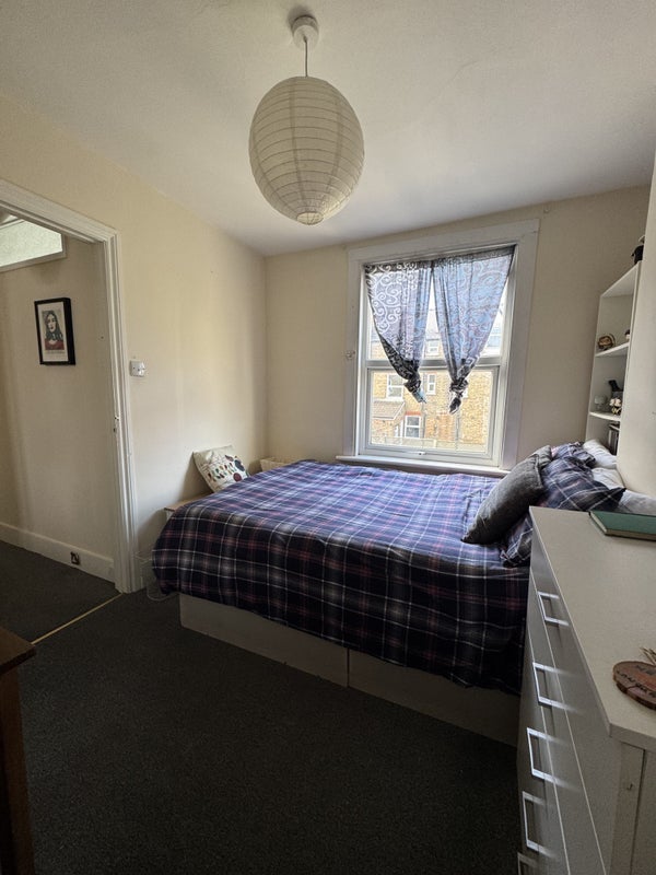 Room Dafforne Road in Greater London