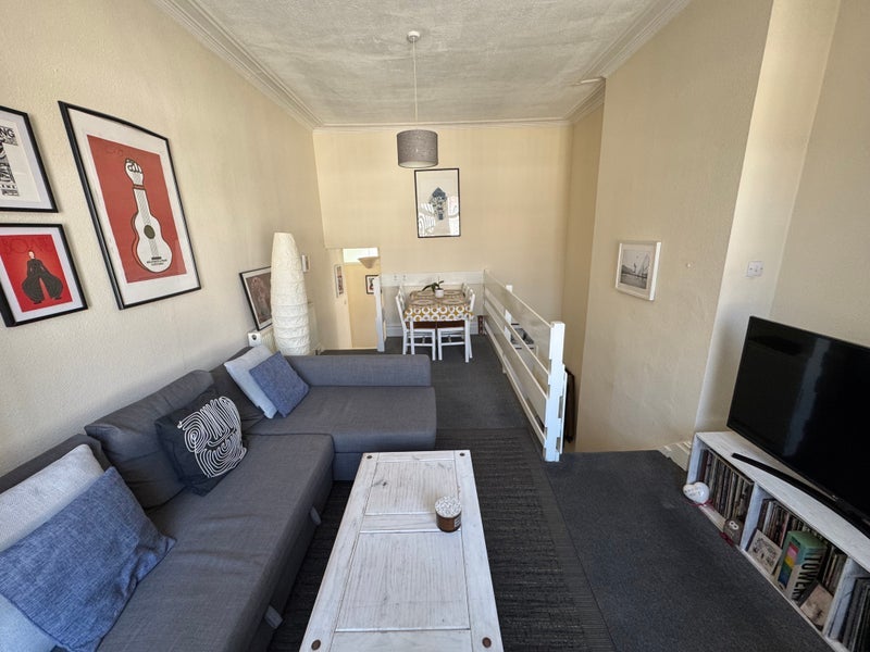 Room Dafforne Road in Greater London
