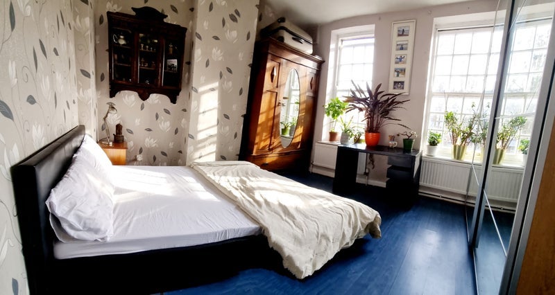 Room Sunnyside Road in Greater London