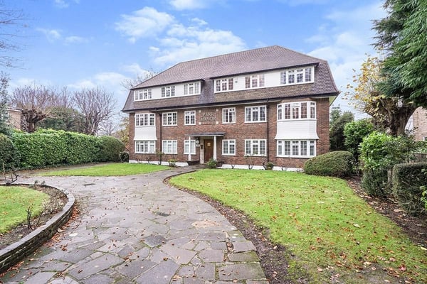Flat Christchurch Park in Greater London