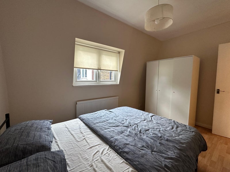 Flat Pinfold Road in Greater London