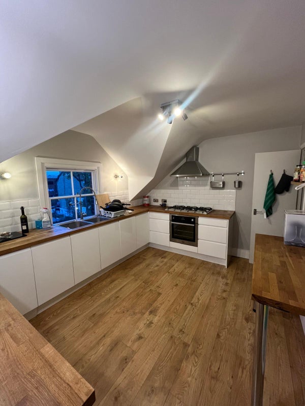 Flat Pinfold Road in Greater London