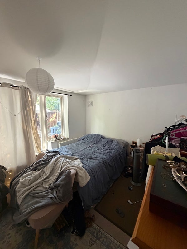 Room Narford Road in Greater London