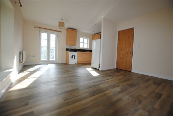 Flat Kingfisher Drive in Dartford