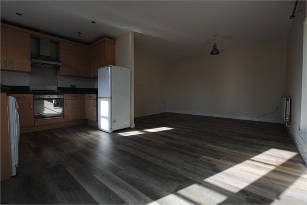 Flat Kingfisher Drive in Dartford