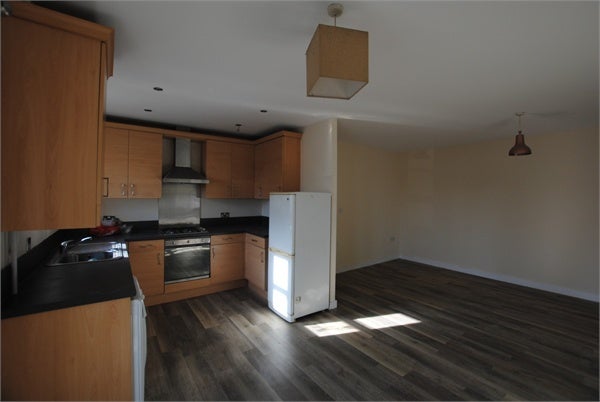 Flat Kingfisher Drive in Dartford