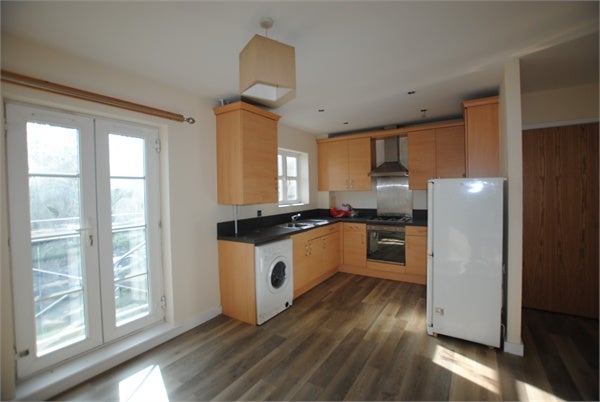 Flat Kingfisher Drive in Dartford
