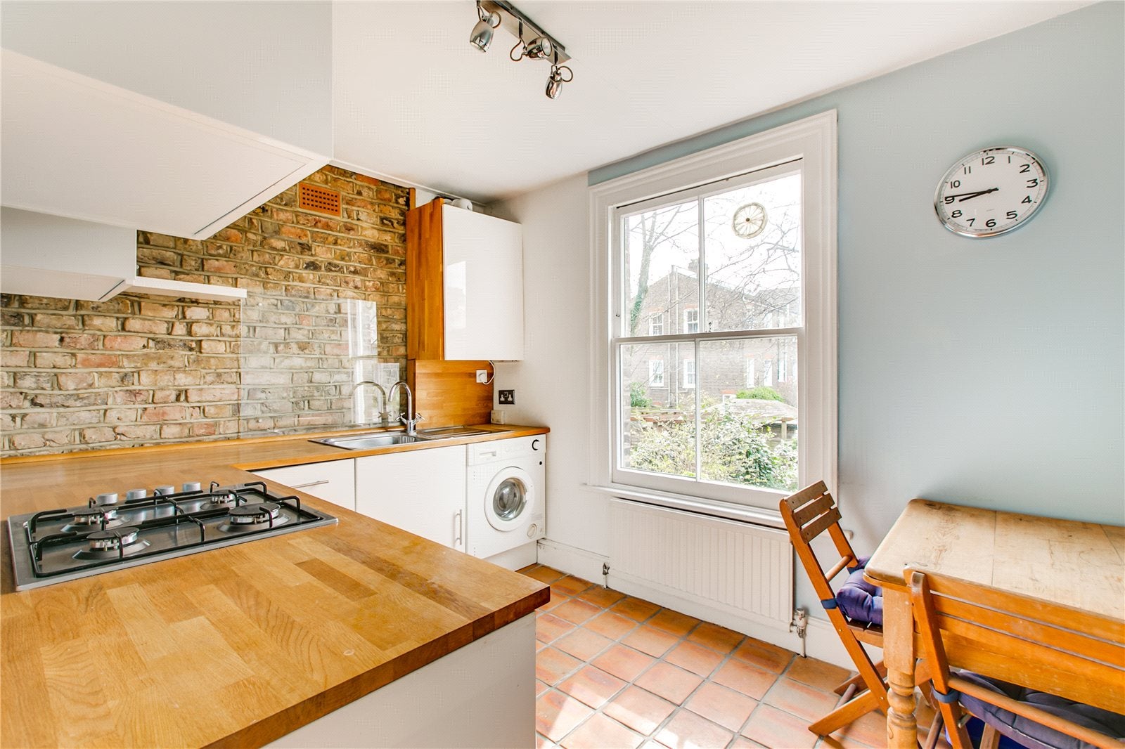 Flat Ongar Road in Greater London