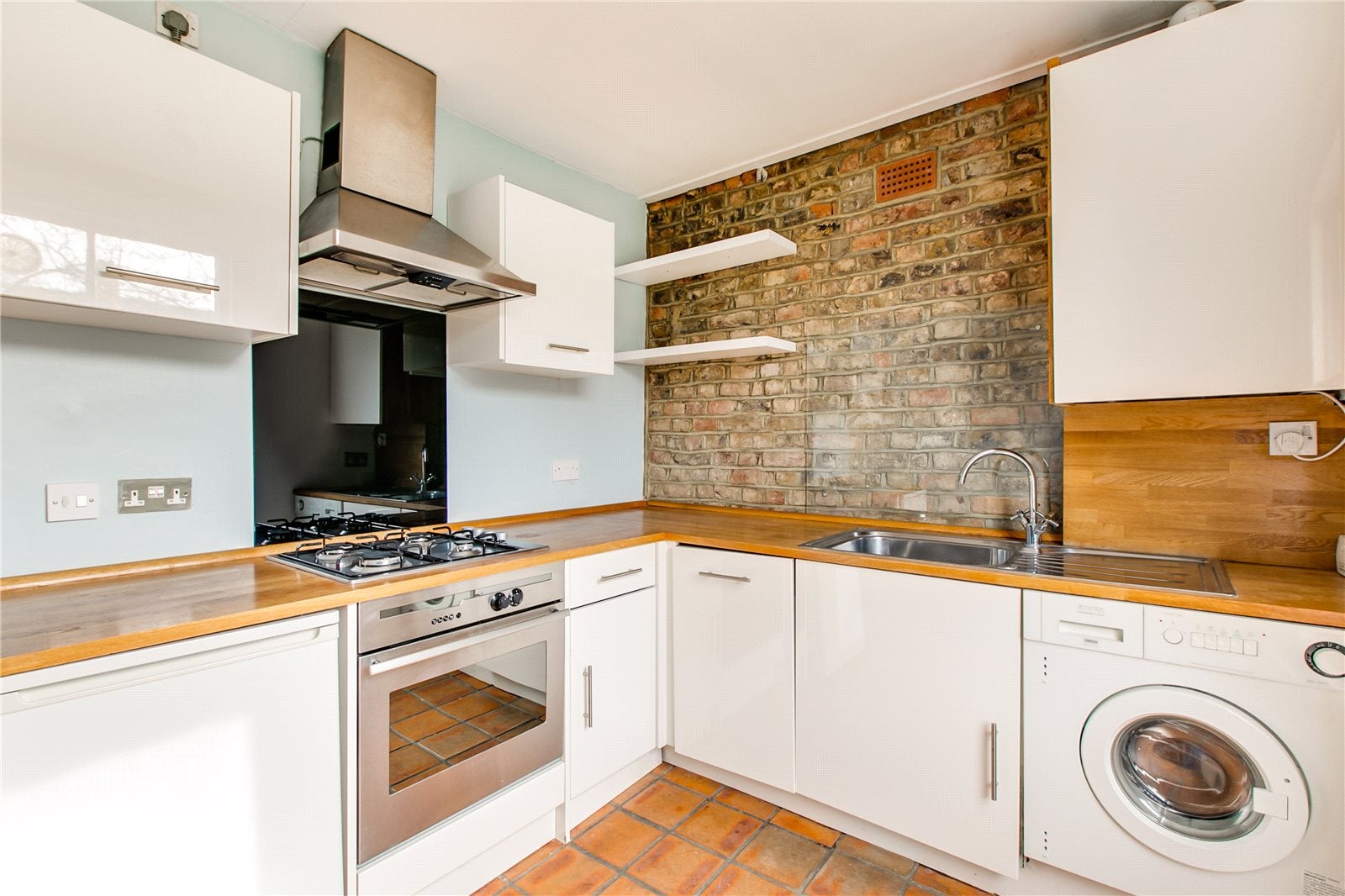Flat Ongar Road in Greater London
