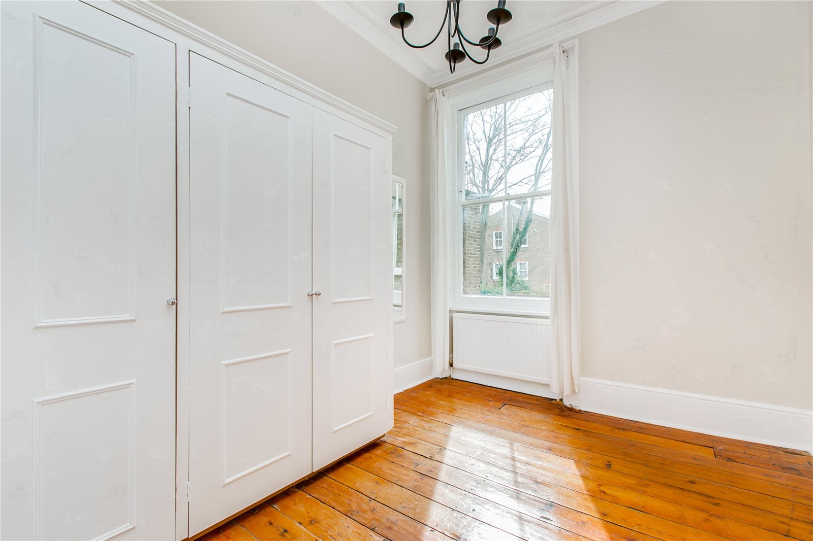 Flat Ongar Road in Greater London