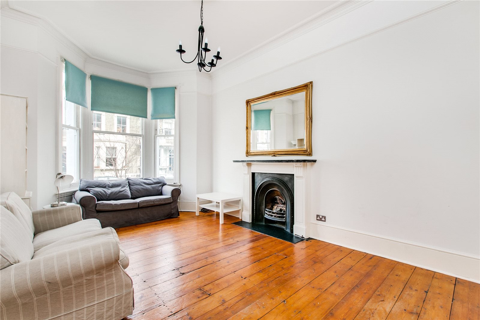 Flat Ongar Road in Greater London