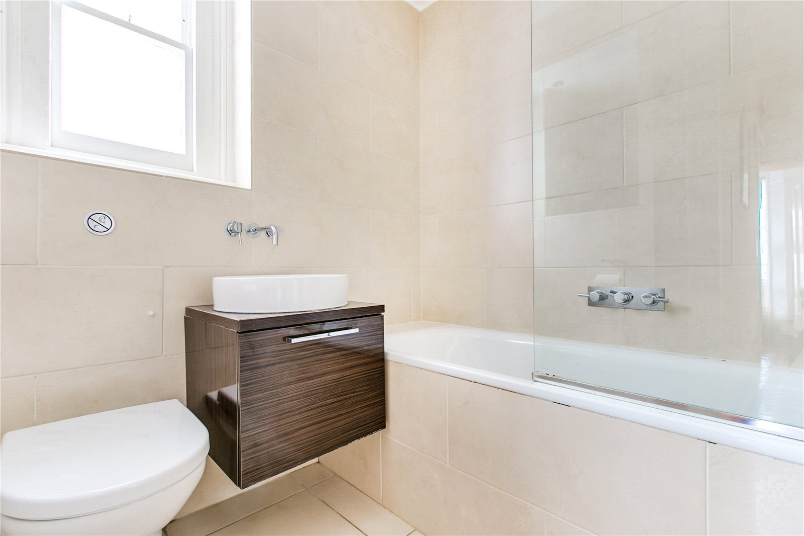 Flat Ongar Road in Greater London