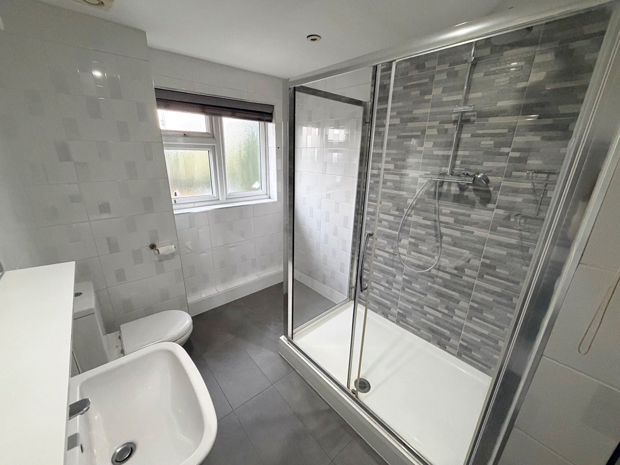 Flat Brackendale Close in Greater London