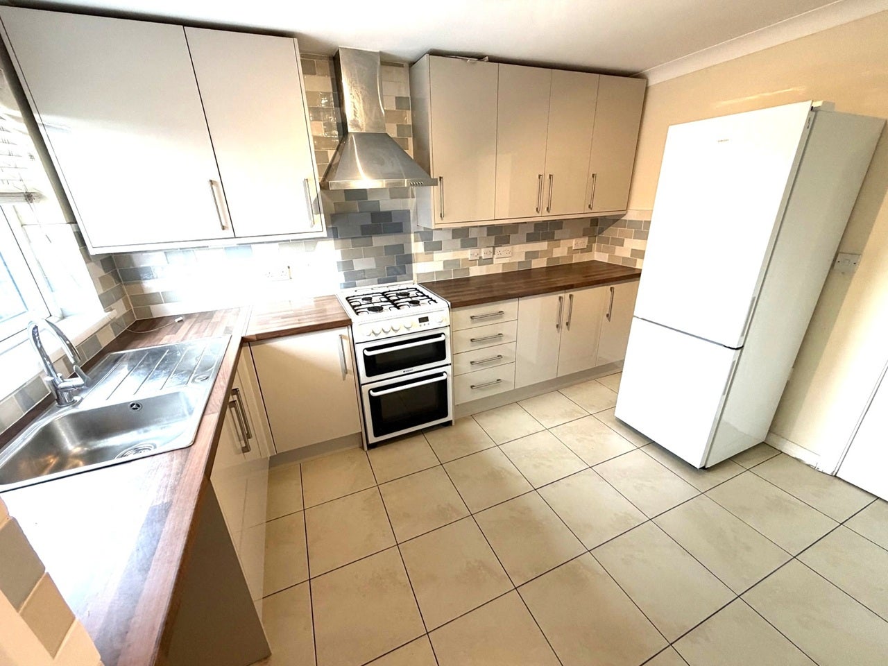 Flat Brackendale Close in Greater London