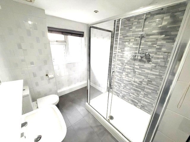 Flat Brackendale Close in Greater London