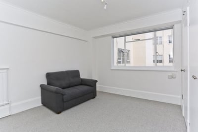 Flat Montagu Mansions in London