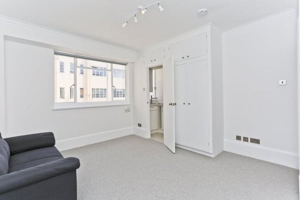 Flat Montagu Mansions in London