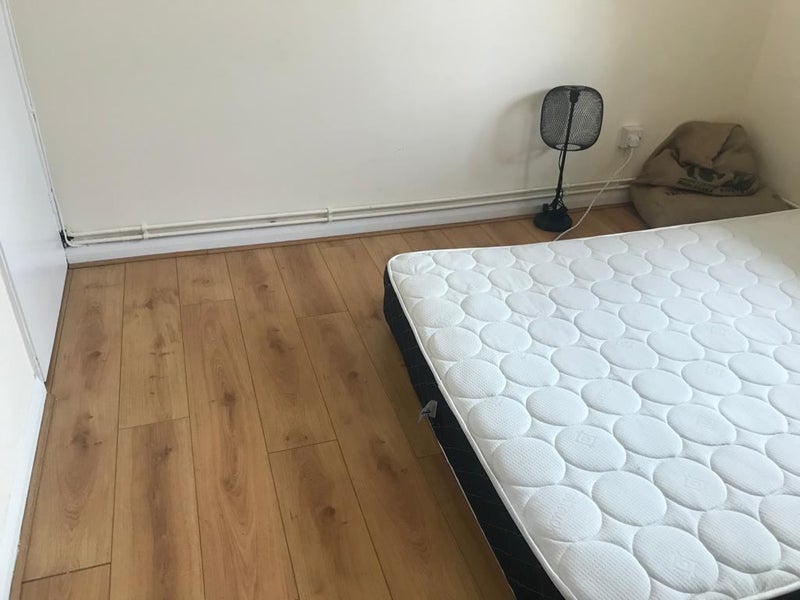 Room Queensbridge Court in Greater London