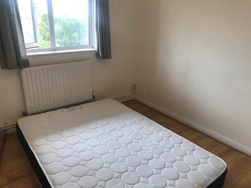Room Queensbridge Court in Greater London