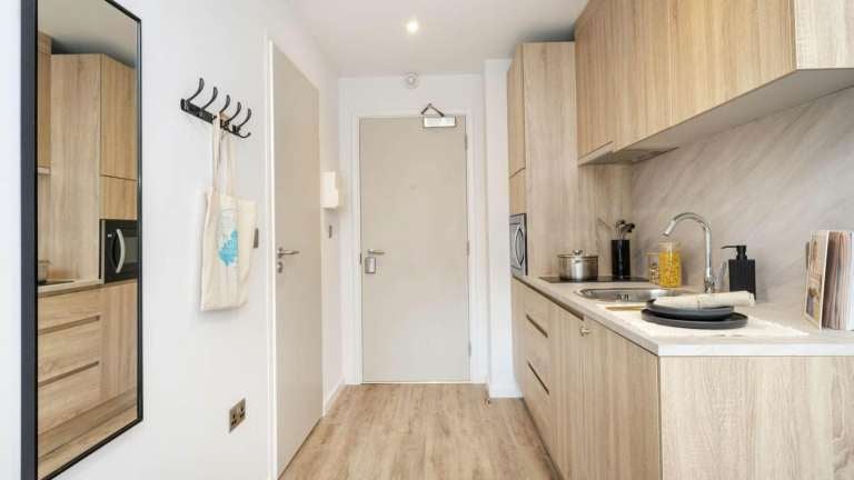 Flat Leylands Road in Leeds