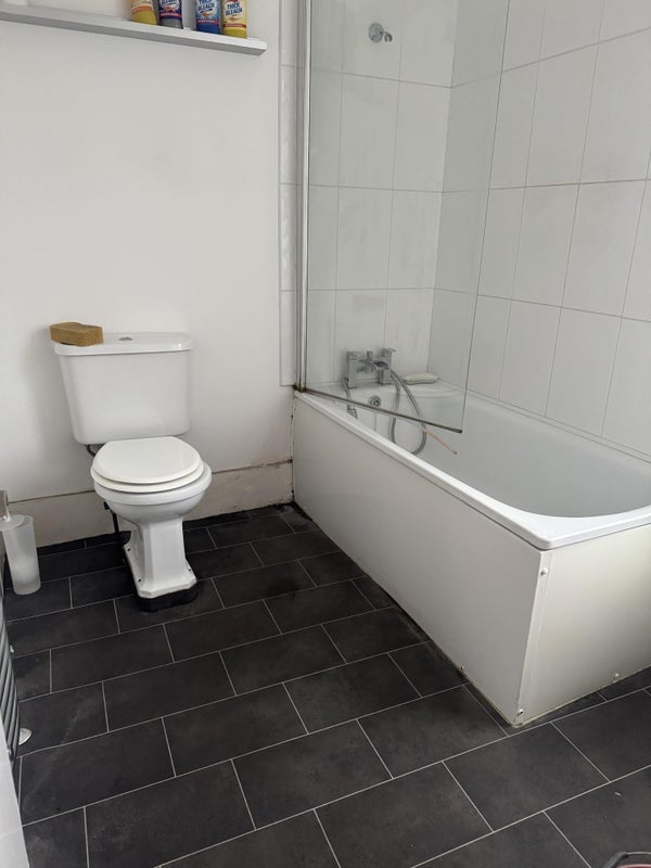 Room Sebert Road in Greater London