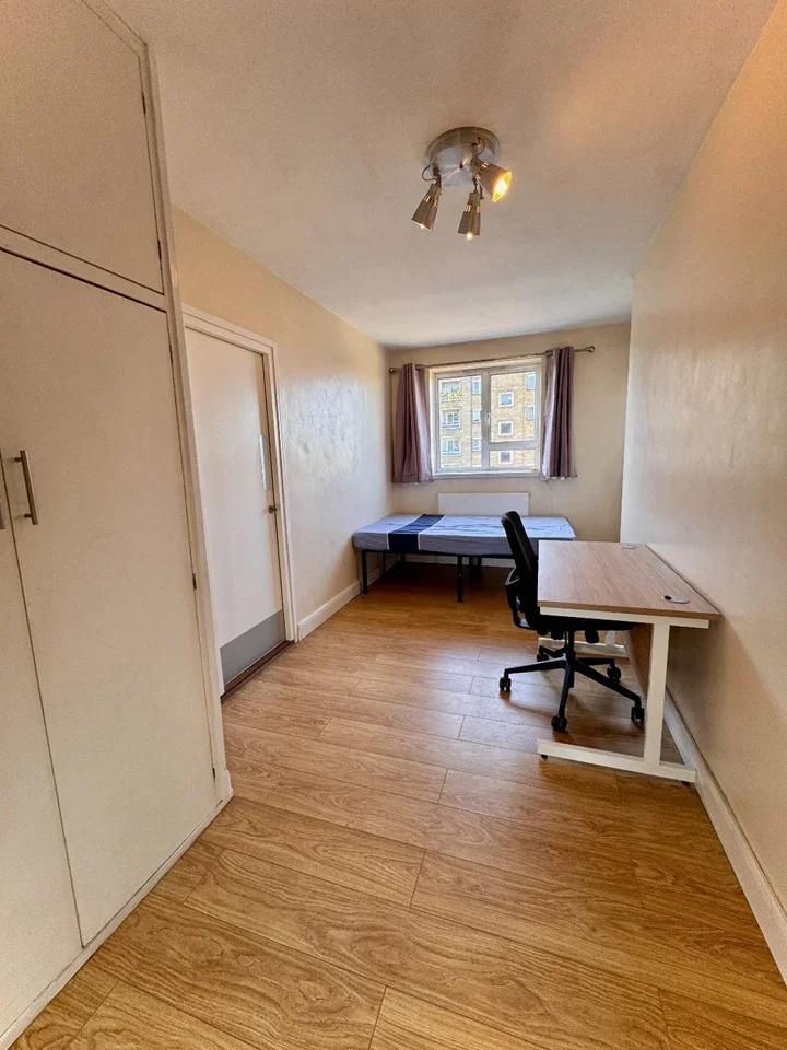 Flat Cumberland Market in Greater London