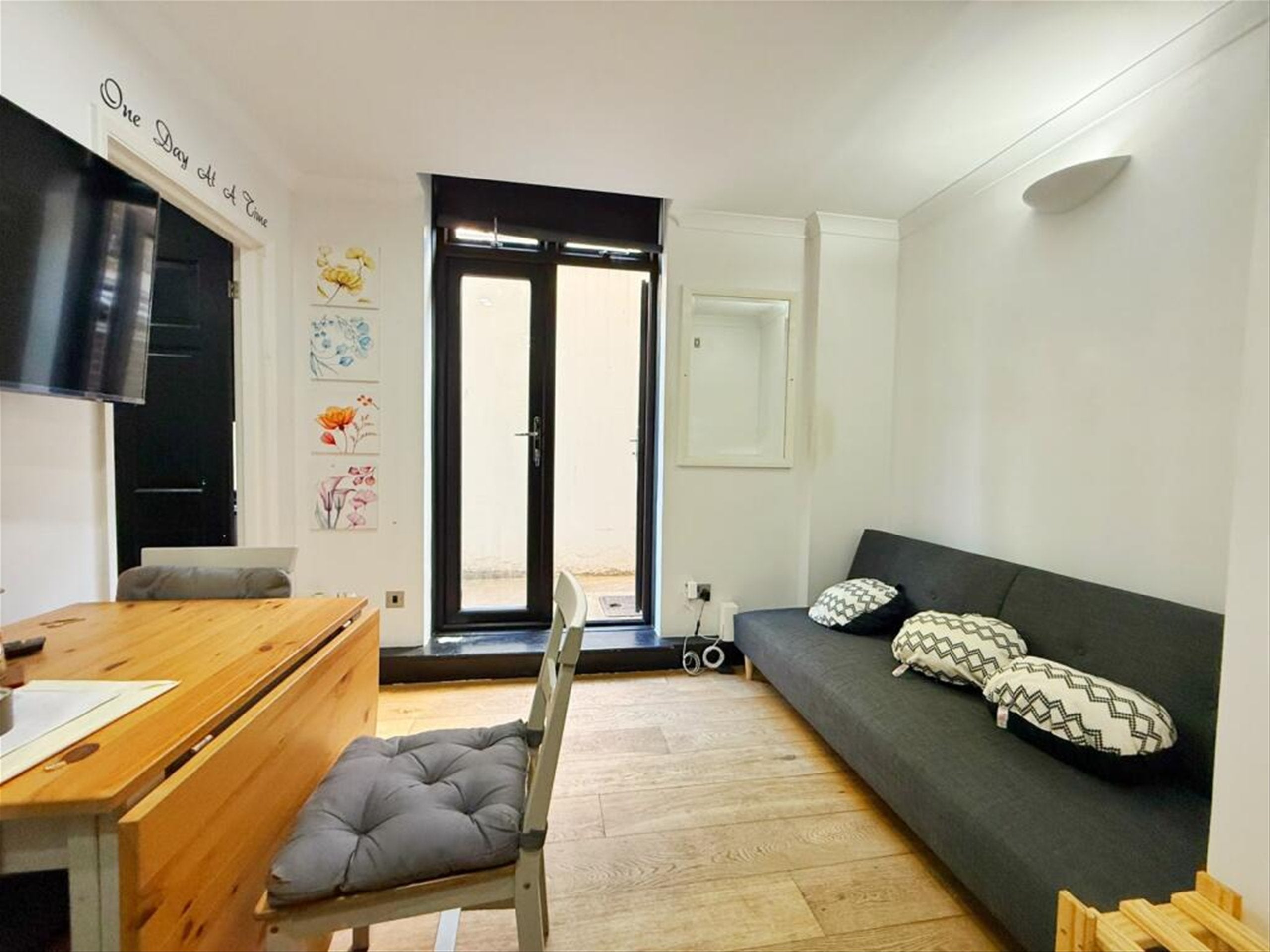 Flat Montrose Court in City of Westminster