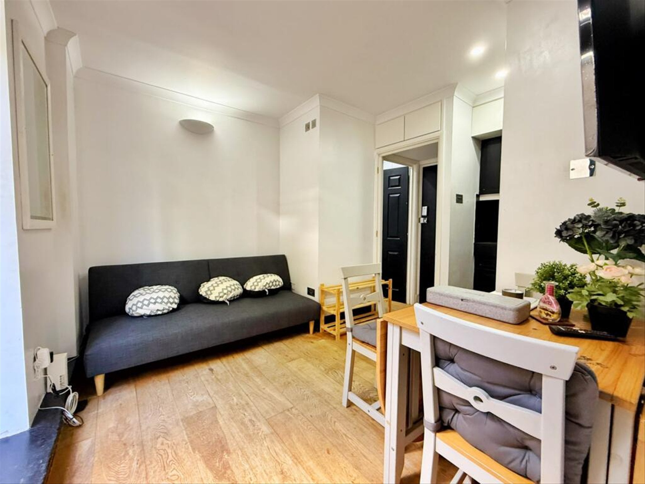 Flat Montrose Court in City of Westminster
