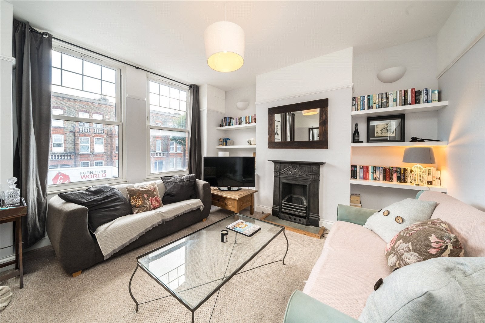 Flat Queenstown Road in Greater London