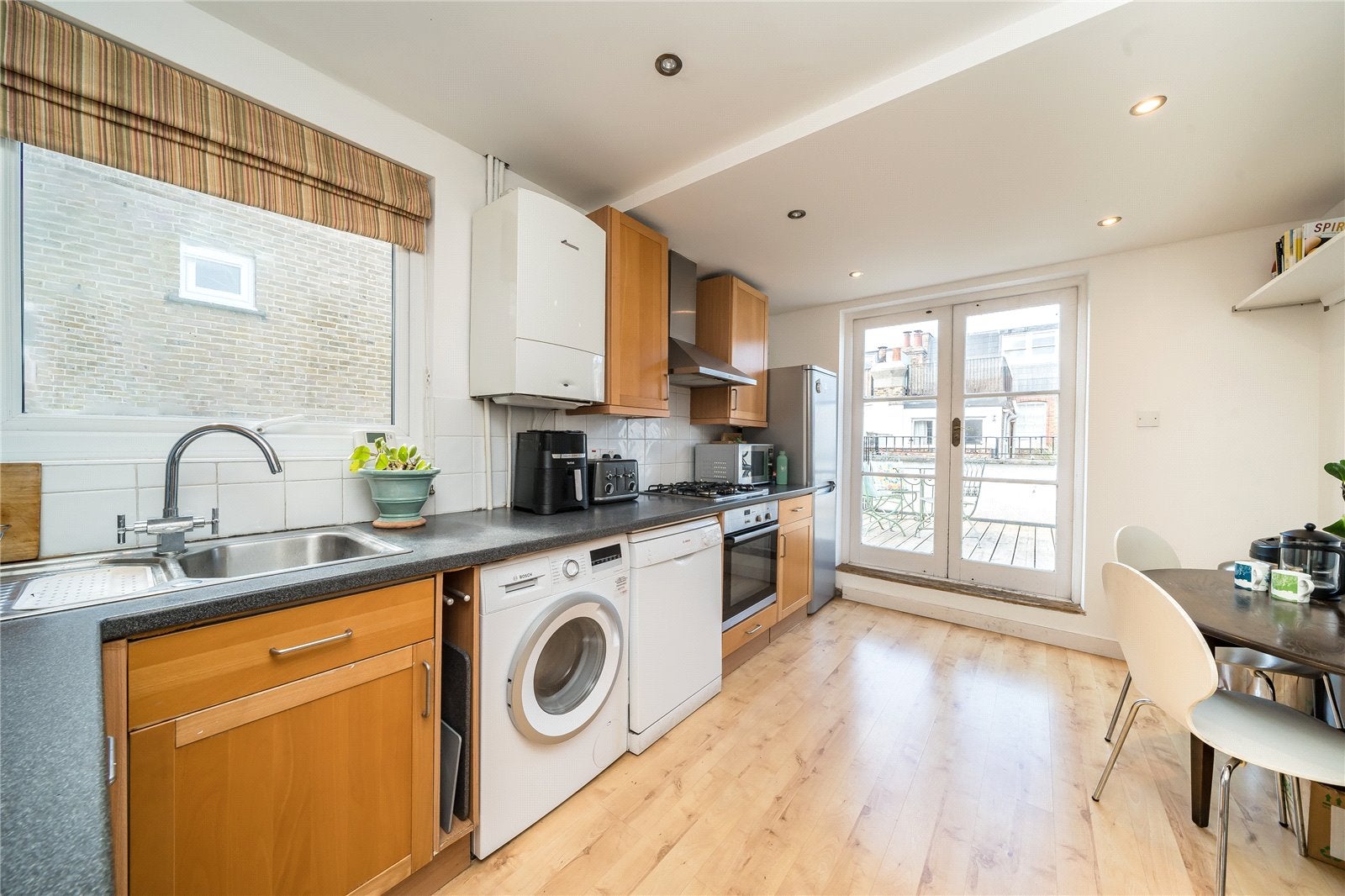 Flat Queenstown Road in Greater London