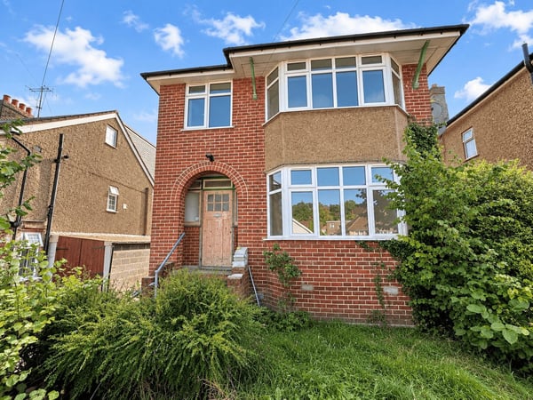 House Chairborough Road in High Wycombe