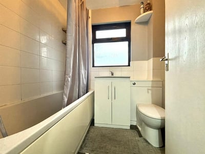 Flat Kingston Lane in Greater London