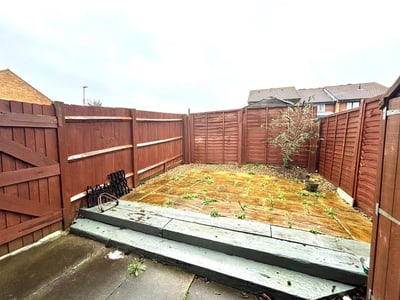 Flat Kingston Lane in Greater London
