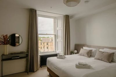 Flat Claremont Crescent in City of Edinburgh