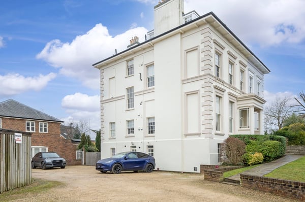 Flat Parabola Road in Cheltenham
