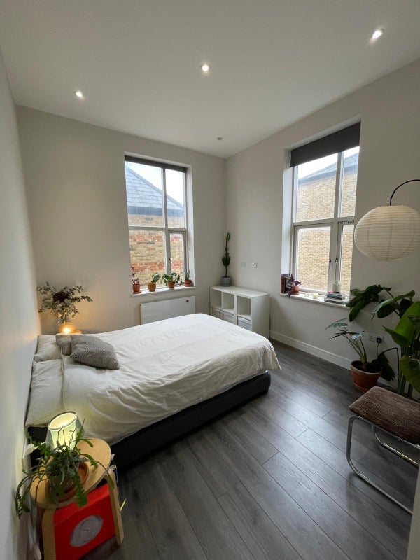 Room Hassett Road in Greater London