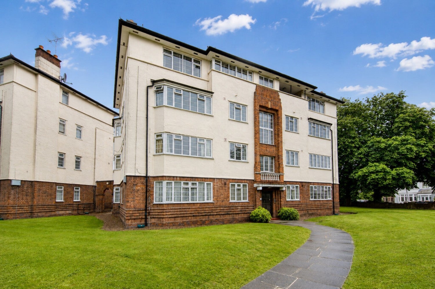 Flat Hollybush Hill in Greater London