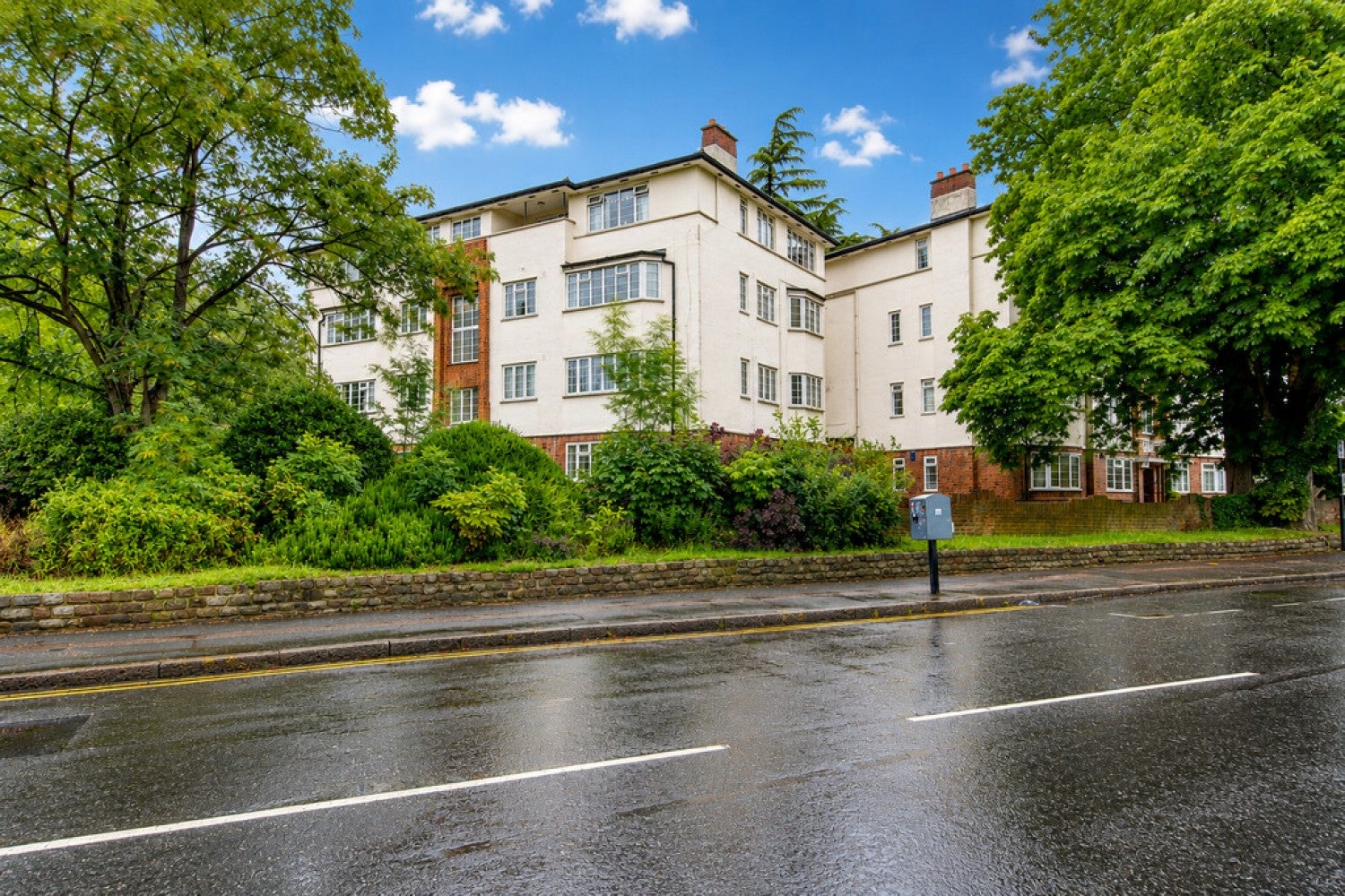 Flat Hollybush Hill in Greater London