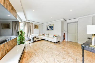 Flat Hansel Road in Greater London
