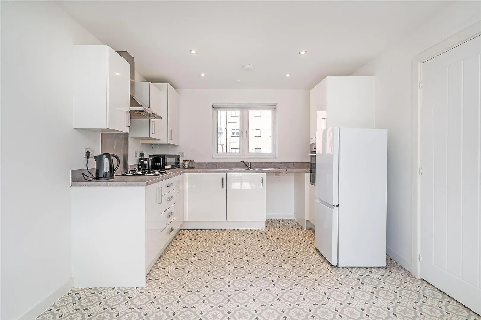 Flat Newhall Square in Shirley