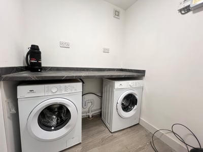 Room Longdon Close in Redditch