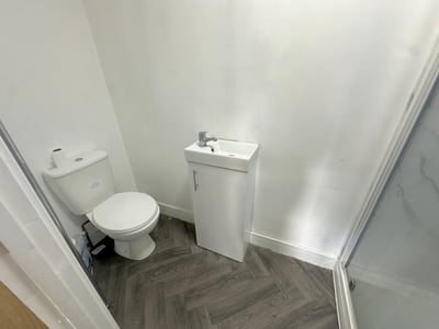 Room Longdon Close in Redditch