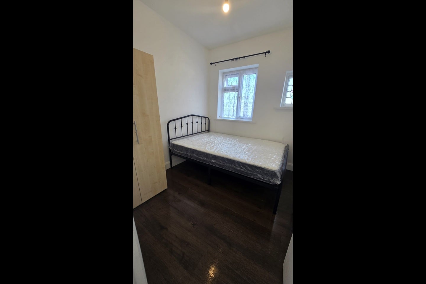 Room Sinclair Road in Greater London