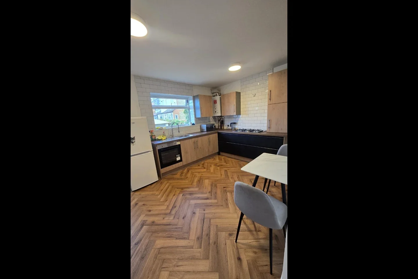 Room Sinclair Road in Greater London