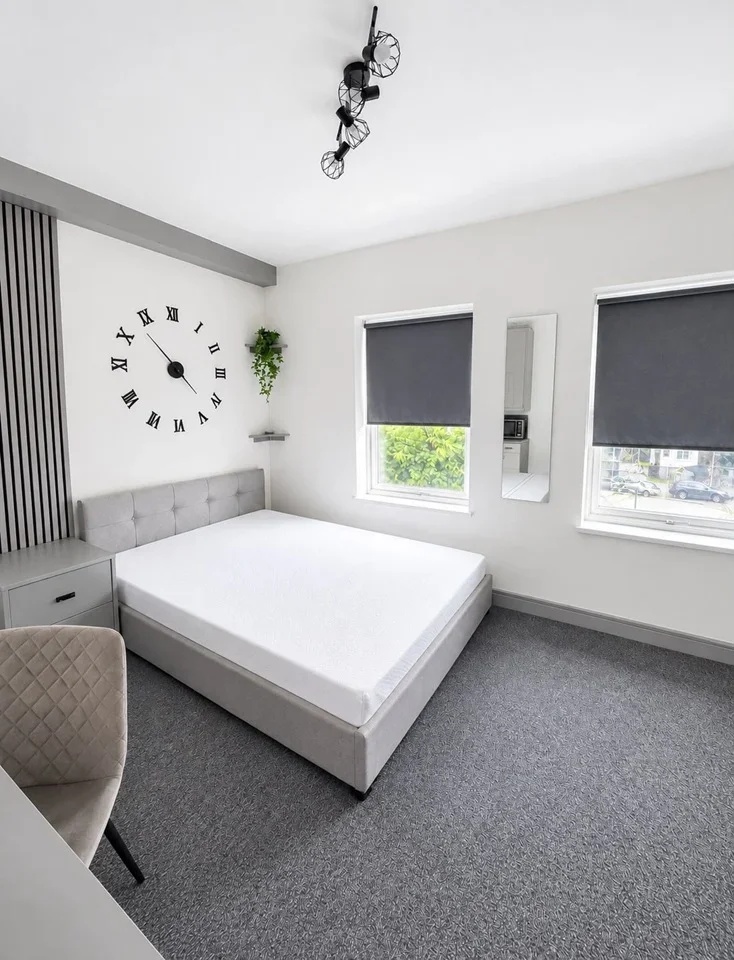 Room Oatlands Road in Greater London