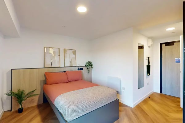 Room Derby Road in Nottingham