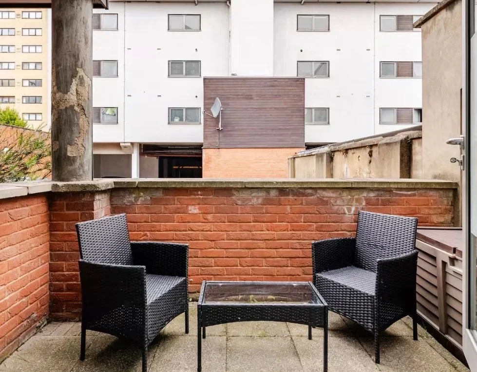 Flat Hutching's Street in Greater London