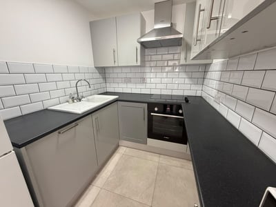 Flat Trentbridge Close in London