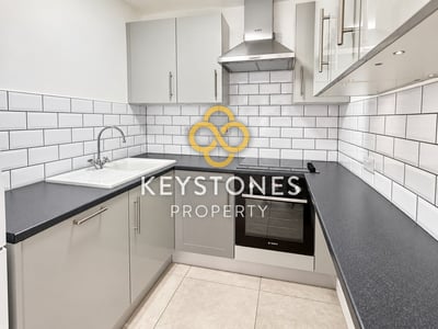 Flat Trentbridge Close in London